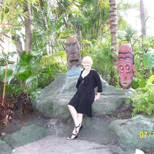Linda Voss Photo 9