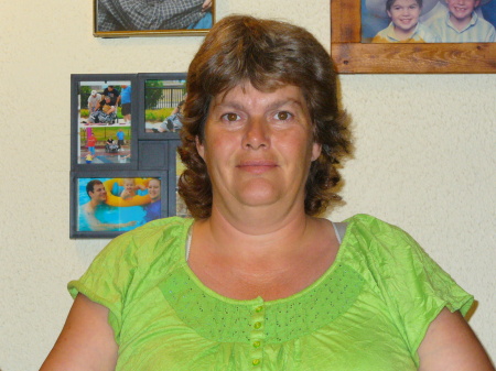 Sandra Lewis Photo 26