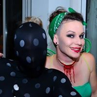 Robyn Hall Photo 32