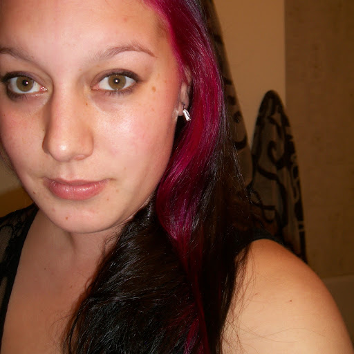Ashley Hooper Photo 14