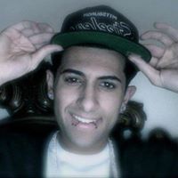 Derek Ruiz Photo 29