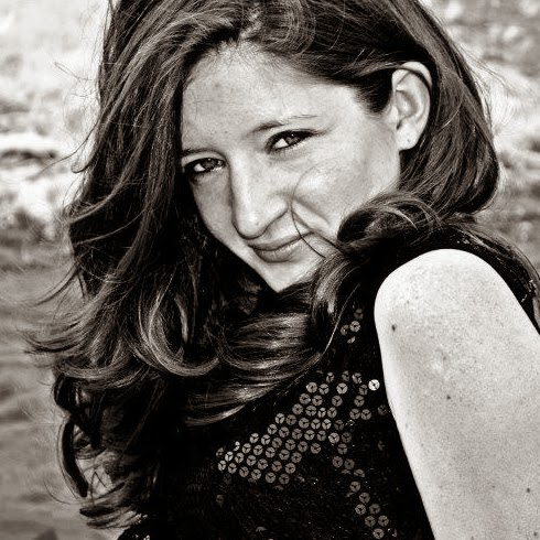 Laura Waters Photo 43