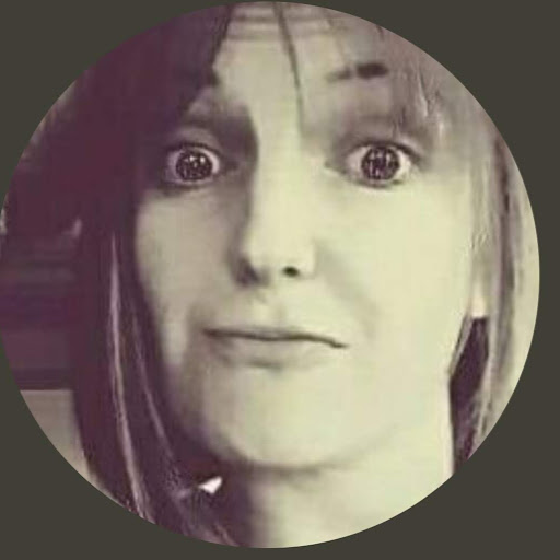 Julia Mundy Photo 4