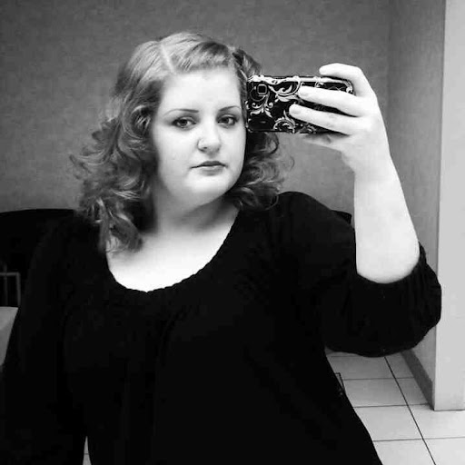 Jessica Hutchins Photo 23