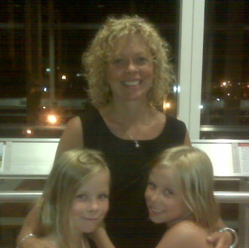 Elizabeth Hatfield Photo 24