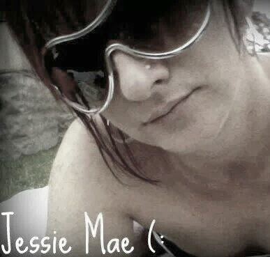 Jessica Simpkins Photo 12