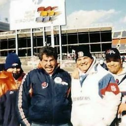 Robert Solis Photo 47