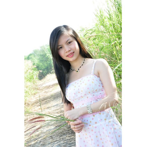 Julie Huynh Photo 15