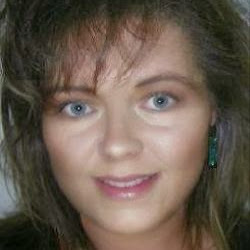 Michelle Watts Photo 27