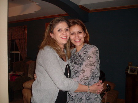 Elizabeth Castillo Photo 8