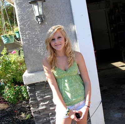 Danielle Barker Photo 32