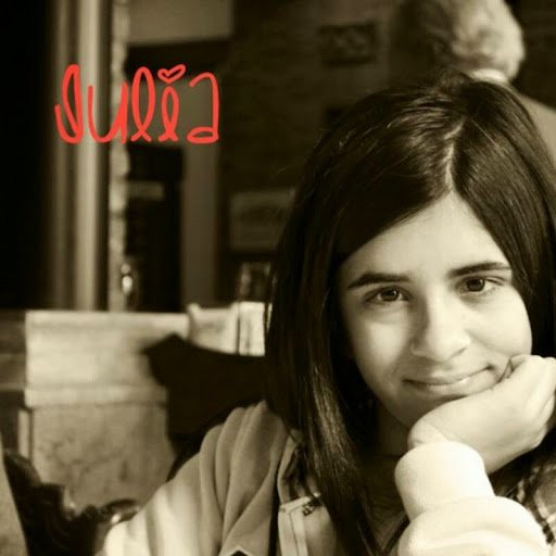 Julia Ruiz Photo 8