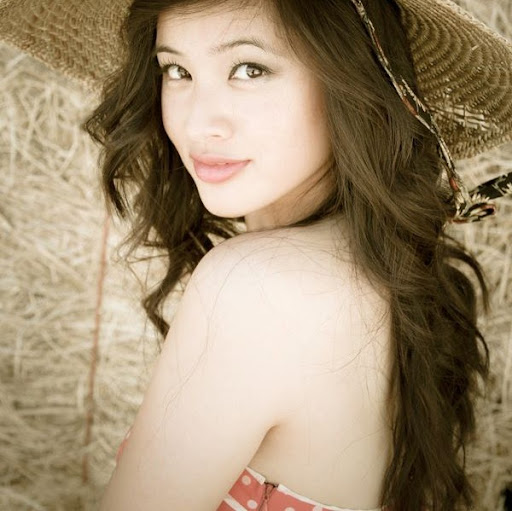 Anna Hoang Photo 31