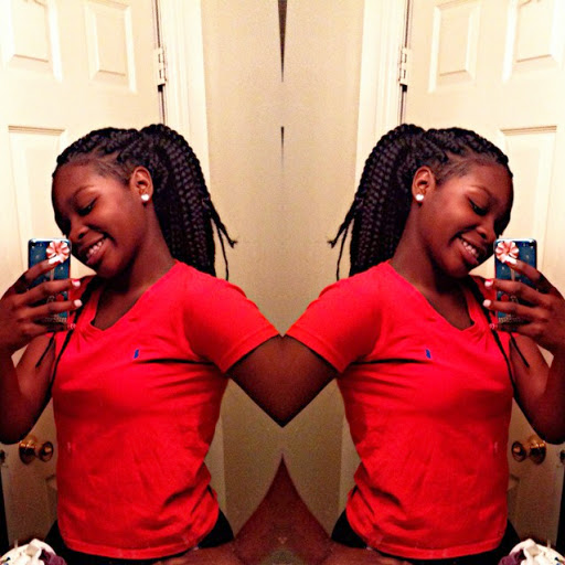 Essence Robinson Photo 20