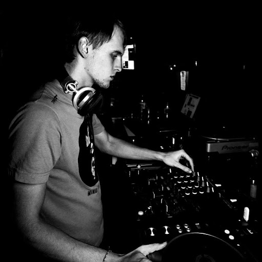 Dennis Frost Photo 8