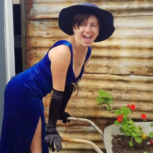 Stephanie Dix Photo 26