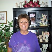 Julia Armstrong Photo 34