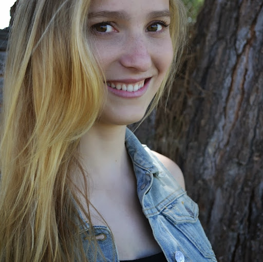 Jennifer Fernandes Photo 38