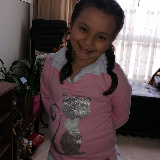 Andrea Luna Photo 21