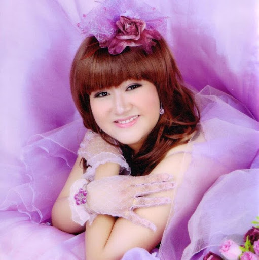 Jennifer Lau Photo 33