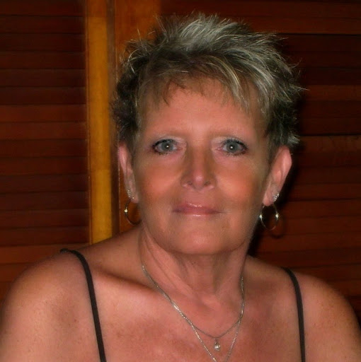Christine Holland Photo 15