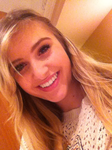 Annie Roberts Photo 10