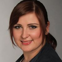 Anna Schneider Photo 30