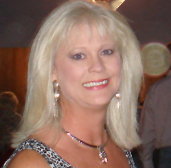 Laura Howell Photo 38