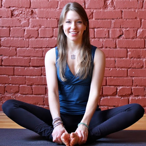 Julia Hewitt Photo 37