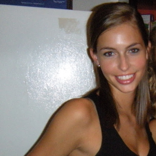 Elizabeth Snyder Photo 32