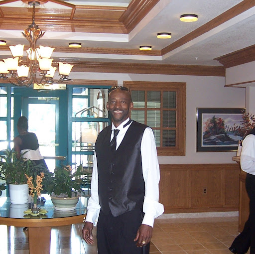 Eric Holiday Photo 25