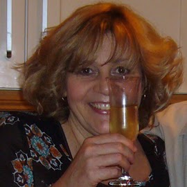 Julie Williamson Photo 28