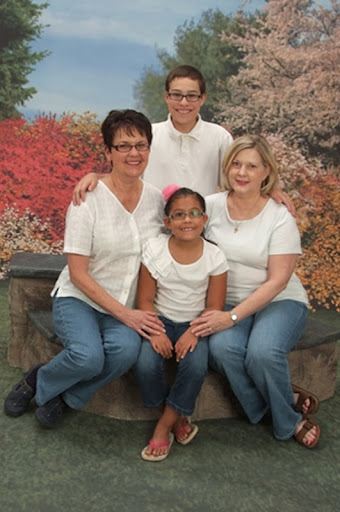 Lora Thomas Photo 8