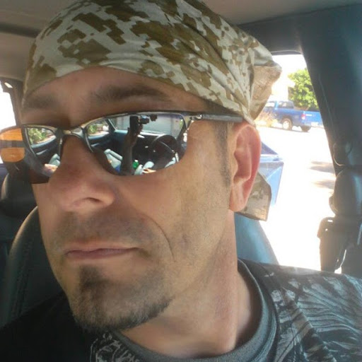 Michael Vest Photo 40