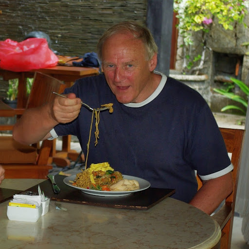 Robert Fisk Photo 24