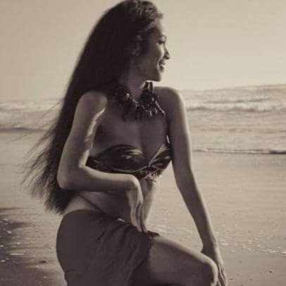 Holly Watson Photo 38