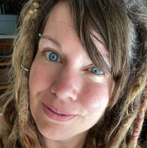 Elizabeth Dutton Photo 32
