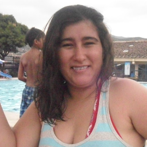 Claudia Gonsalez Photo 4