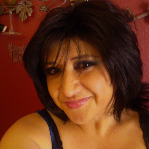 Anna Salinas Photo 33
