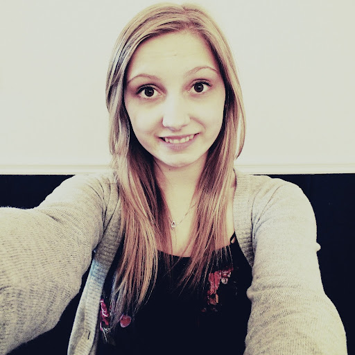 Hayley Robinson Photo 7