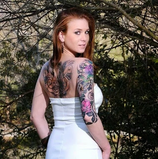Christi Jones Photo 25