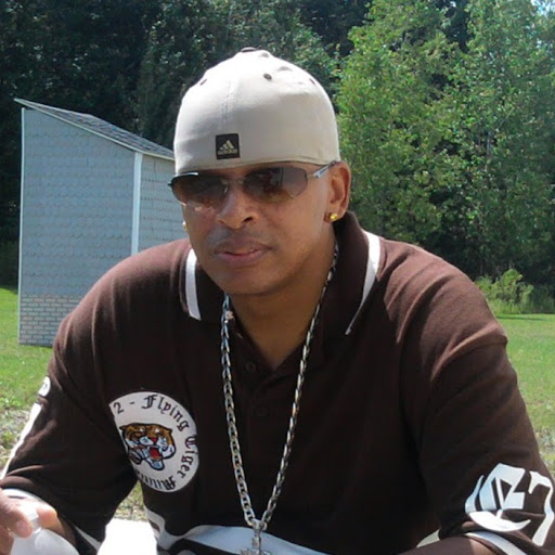 Anthony Queen Photo 21