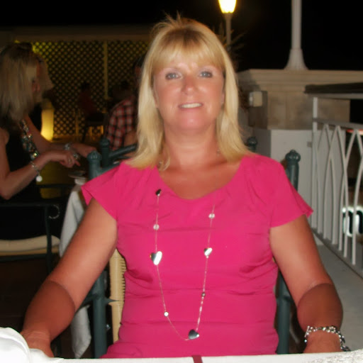 Michelle Selby Photo 38
