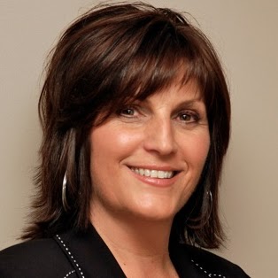 Dana Saunders Photo 35