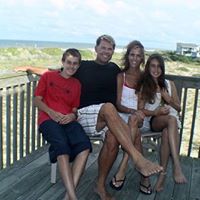 Lori Schneider Photo 46