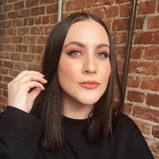 Laura Barrett Photo 7