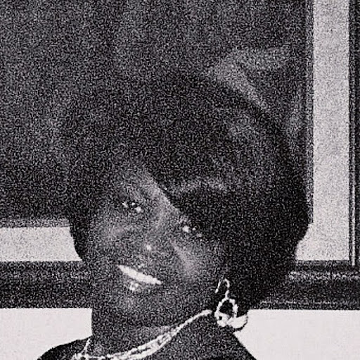Kim Hannah Photo 27