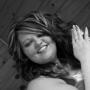 Mindy Robbins Photo 20