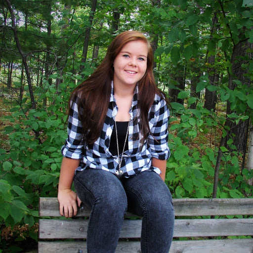 Laura Norman Photo 4