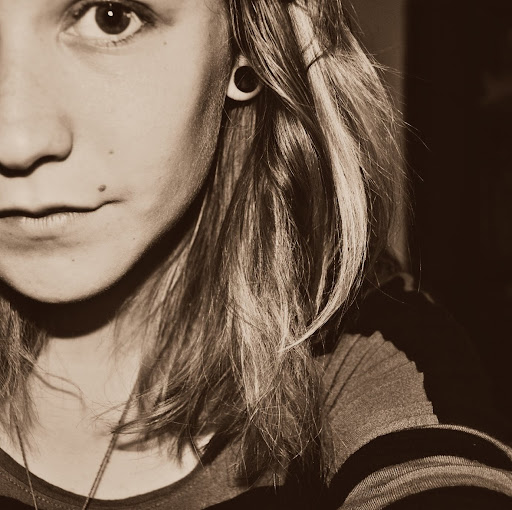 Molly Harris Photo 9